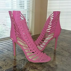 Ladies pink shoes